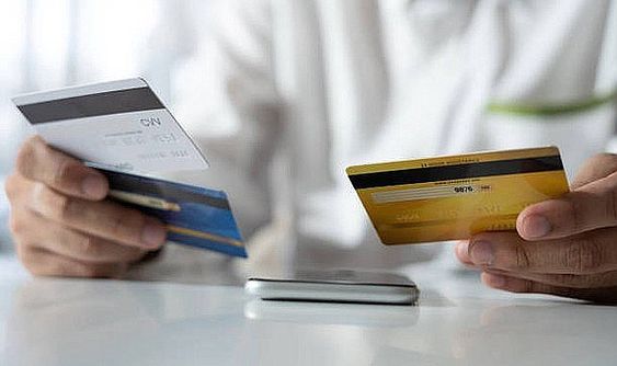 Balance Transfer Credit Cards: Benefits and Risks